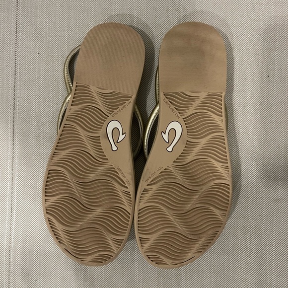 Olukai Tiare Gold Women's Sandals - Picture 4 of 4